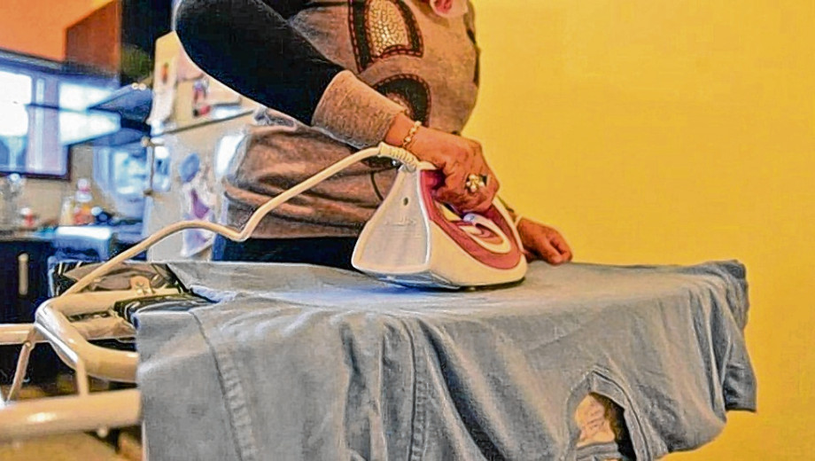 blanqueo laboral, empleadas domésticas, exclusión laboral, informalidad, precarización laboral, Decreto 847/2024, Ley 26.844, Carlos Brassesco, Sonia Kopprio, UPACP, CNTCP, Tarjeta Alimentar, ANSES, economía informal, trabajo en negro, derechos laborales, empleo doméstico, aumentos salariales, paritarias, salario mínimo, trabajo en casas particulares, Comisión Nacional de Trabajo en Casas Particulares, escalas salariales, inflación, trabajadores domésticos, sector informal, derechos laborales, salario por hora, remuneraciones, Boletín Oficial, Argentina