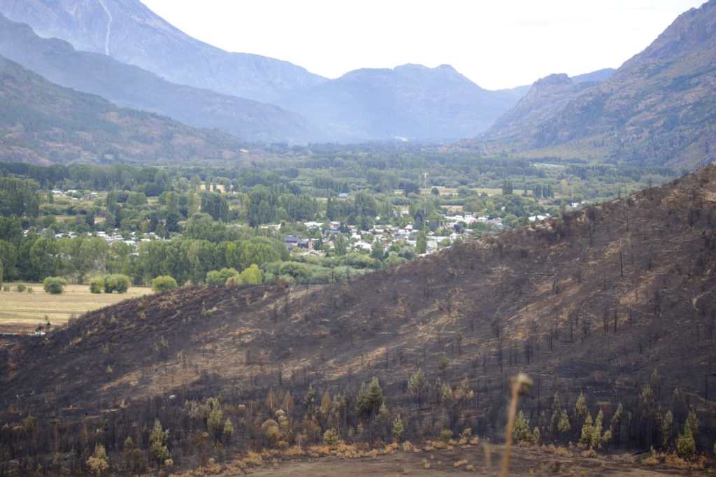 #CHUBUT | Incendios en la Cordillera: Continúan activos y refuerzan las tareas con los medios&nbsp;aéreos