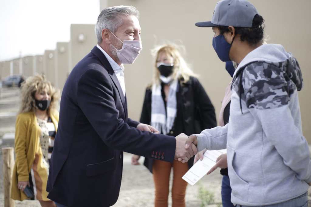 #CHUBUT | Arcioni entregó 48 viviendas en Comodoro e indicó que en Chubut “hay otras 790 en ejecución en la&nbsp;Provincia”