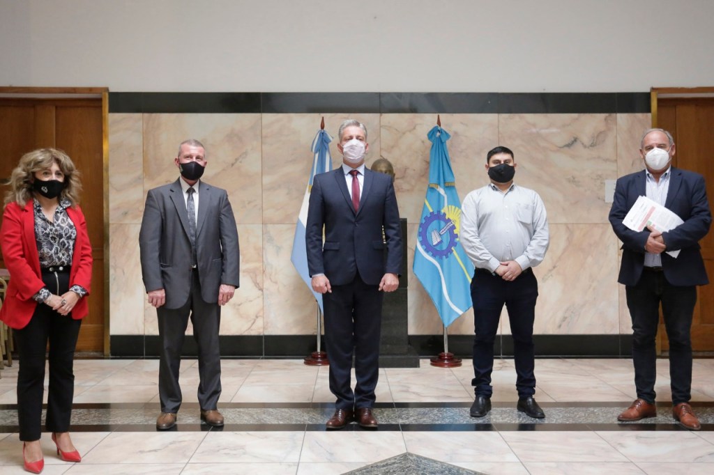 #CHUBUT | se firmó contratos de obra por más de 296 millones de pesos para la construcción de 50&nbsp;viviendas