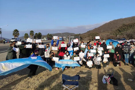 #SALTA | DOCENTES PROTESTAN CON CORTES DE RUTA Y&nbsp;ACAMPES