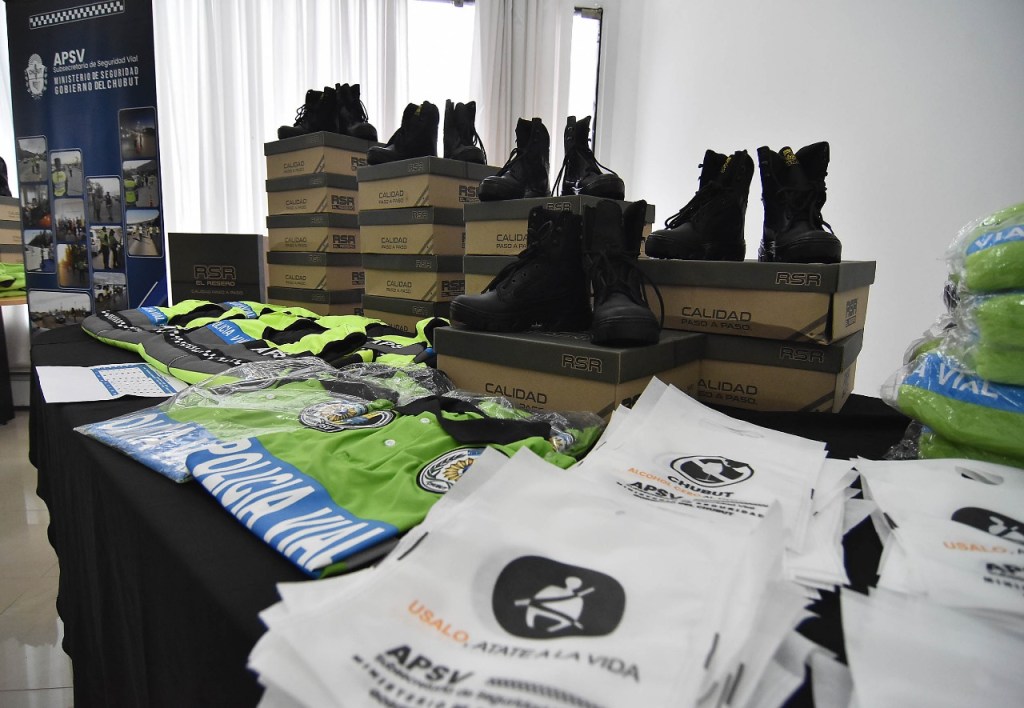 CHUBUT | Se entregó indumentaria a personal de Seguridad&nbsp;Vial