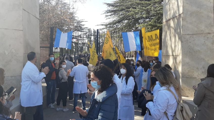 #PAÍS | UNA PROTESTA DE TRABAJADORES DE LA SALUD OBLIGÓ A SUSPENDER EN MENDOZA EL ACTO POR SAN&nbsp;MARTÍN