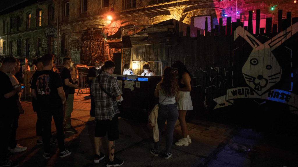 #MUNDO | BERLÍN VOLVERÁ A ABRIR DISCOTECAS PARA VACUNADOS Y CURADOS DE&nbsp;COVID-19