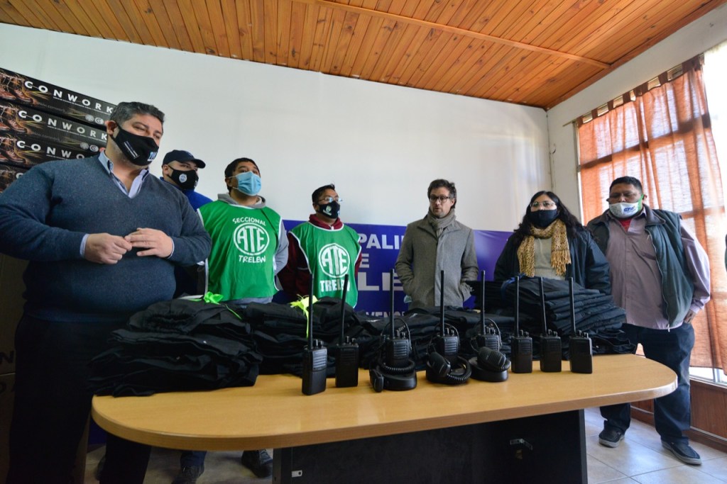 #TRELEW | LA GUARDIA URBANA RECIBIÓ INDUMENTARIA Y EQUIPOS DE&nbsp;COMUNICACIÓN