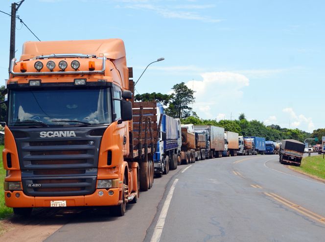 #MUNDO | CAMIONEROS LEVANTAN PARO LUEGO DE 20 DÍAS EN&nbsp;PARAGUAY
