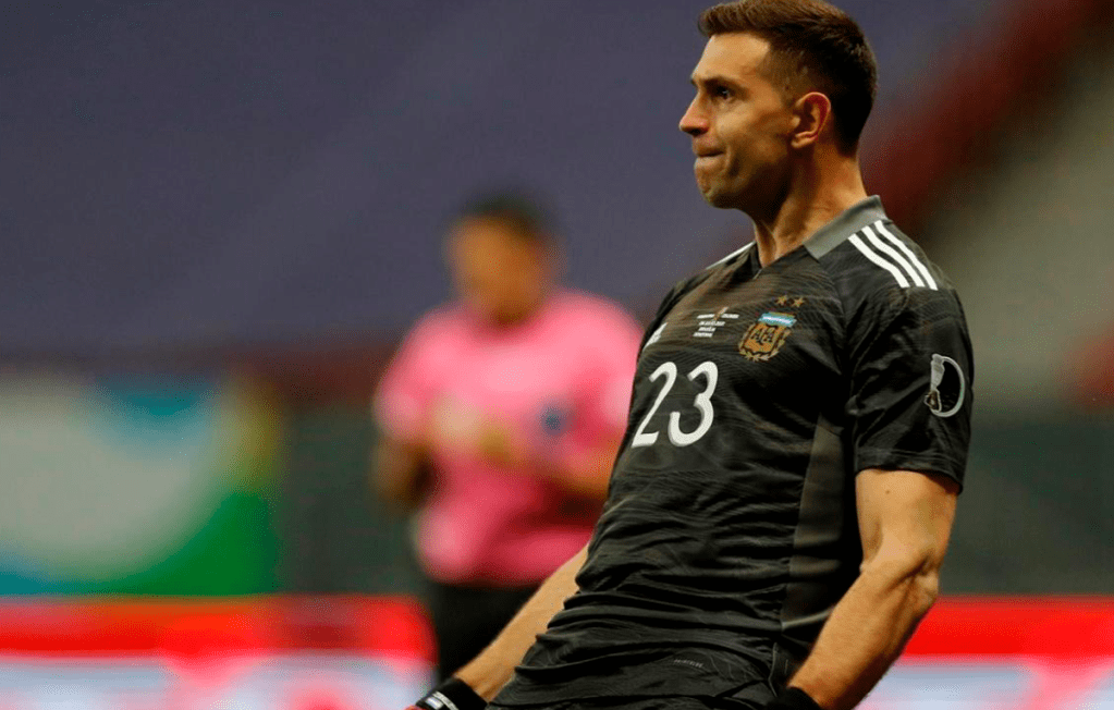 #DEPORTES | MARTINEZ DESOBEDECE A LA LIGA INGLESA Y CONFIRMA QUE VIAJA A LA&nbsp;ARGENTINA