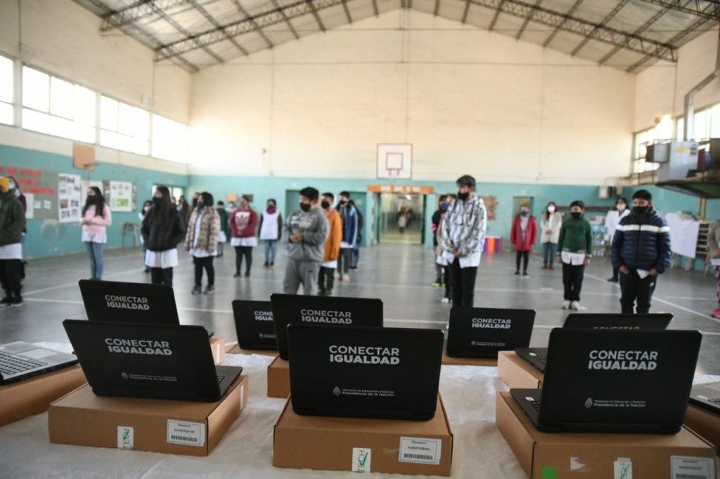 #CHUBUT | COMIENZA LA ENTREGA DE 500 NETBOOKS PARA&nbsp;ESTUDIANTES
