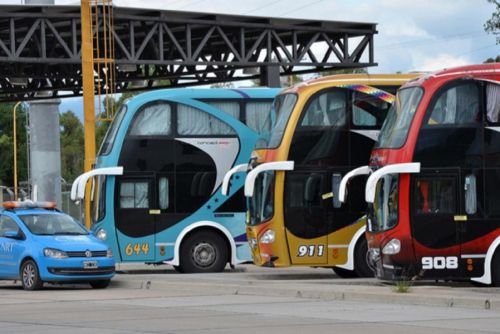 #PAÍS | COMENZÓ UN PARO NACIONAL DE CHOFERES DE MICROS LARGA&nbsp;DISTANCIA