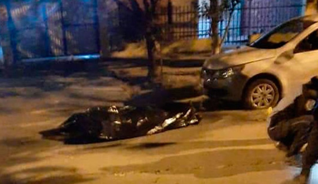 #POLICIAL | UN HOMBRE MURIÓ EN UN TIROTEO CON POLICIAS AL QUERER ROMPER UNA PERIMETRAL CON SU&nbsp;EX