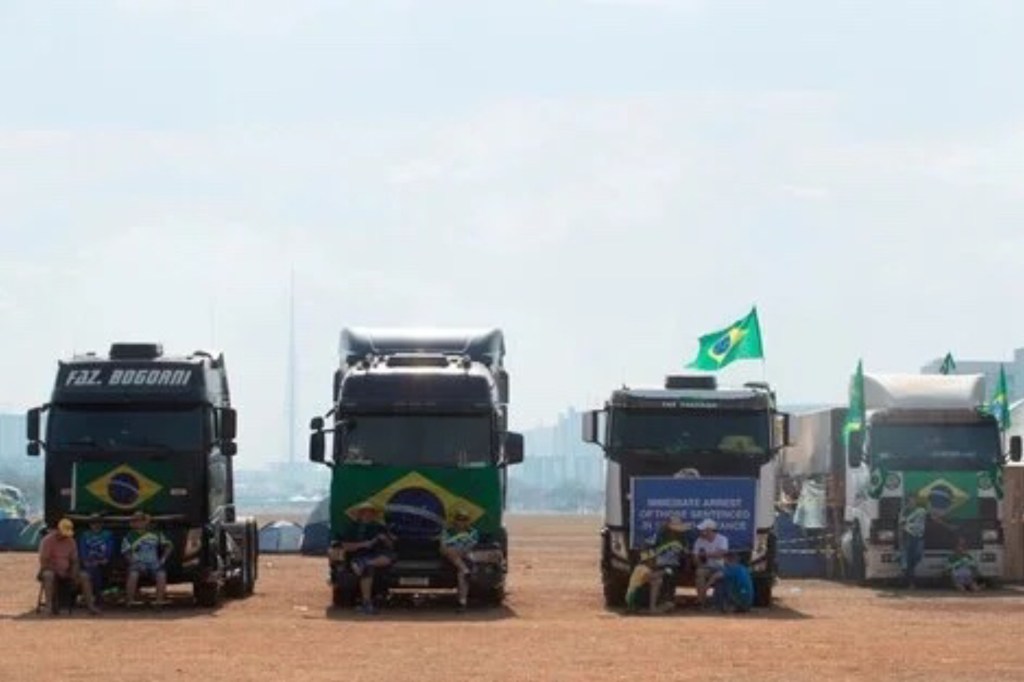 #BRASIL | CAMIONEROS BOLSONARISTAS CORTAN RUTAS DE 13&nbsp;ESTADOS