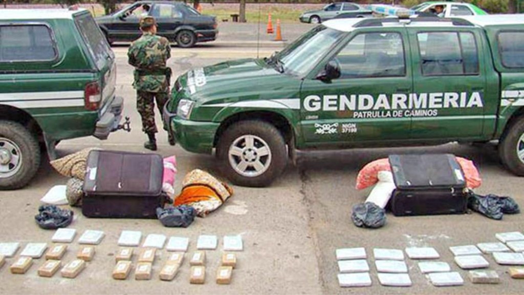 #POLICIALES | CHOFER LLEVABA 20 KILOS DE COCAÍNA EN UN TERMOTANQUE ESCONDIDO ENTRE LOS BOLSOS DE LOS&nbsp;PASAJEROS