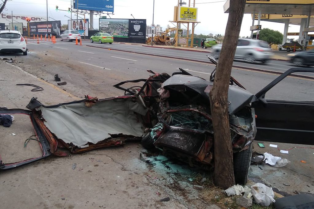 #TRAGEDIA | TRES JÓVENES MURIERON AL CHOCAR CON OTRO&nbsp;AUTO