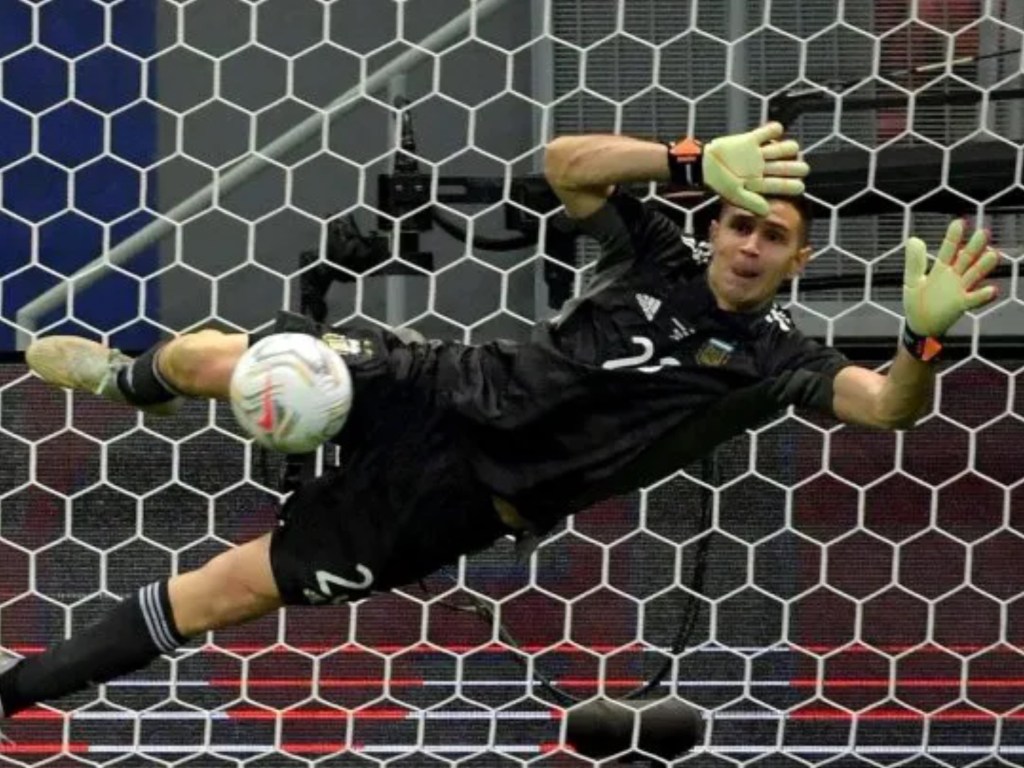 #ELIMINATORIAS | “DIBU” MARTÍNEZ: «LOS CUATRO DE INGLATERRA DECIDIMOS VENIR POR EL AMOR A LA&nbsp;CAMISETA”