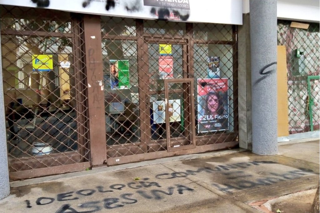 #POLÍTICA | LA IZQUIERDA DENUNCIÓ QUE ATACARON A UN LOCAL PARTIDARIO Y VANDALIZARON UN MURAL DE MARIANO&nbsp;FERREYRA
