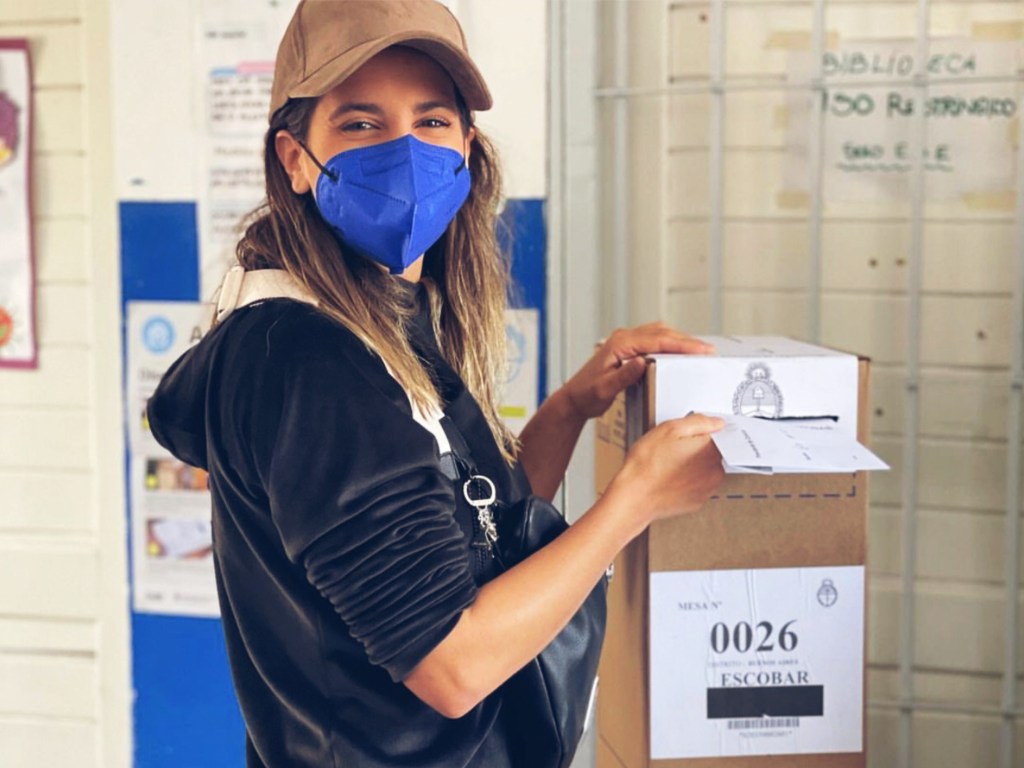 #ELECCIONES | CINTHIA FERNÁNDEZ:  “LES CONVIENE ES QUE SIGAN CHOREANDO BOLETAS Y GANANDO LOS MISMOS CHORROS DE SIEMPRE»&nbsp;(VIDEO)