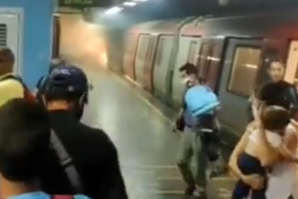 #VIDEO | IMPACTANTE EXPLOSIÓN DE UN TREN EN EL METRO DE&nbsp;CARACAS