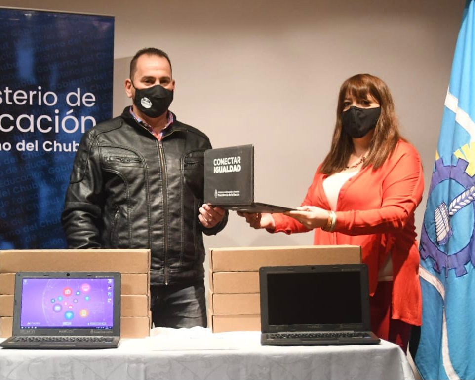 #CONECTIVIDAD | ENTREGARON NETBOOKS A LA ESCUELA 128 DE&nbsp;BLANCUNTRE