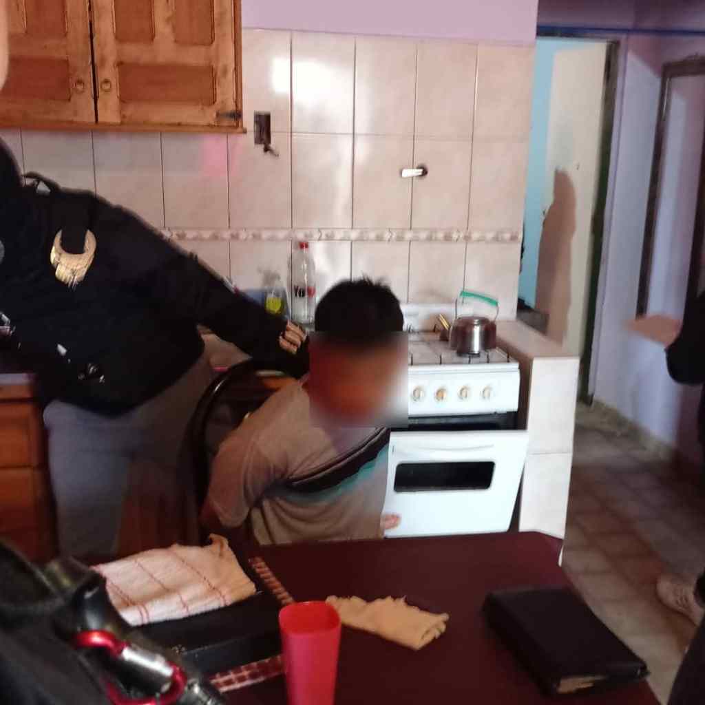 #POLICIAL | DETIENEN A UNO DE LOS TRES DELINCUENTES QUE APUÑALARON A COMERCIANTE EN&nbsp;TRELEW