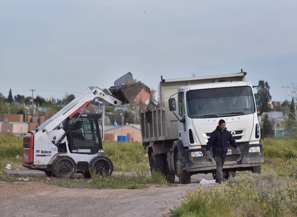 #LIMPIEZA | 100 AGENTES MUNICIPALES CARGARON 10 CAMIONES CON BASURA DE LA&nbsp;RUTA