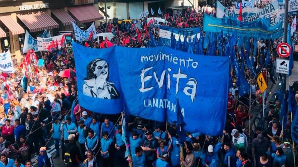 #POLÍTICA | HOY MARCHAN EL MOVIMIENTO EVITA Y BARRIOS DE PIE EN APOYO A ALBERTO&nbsp;FERNÁNDEZ