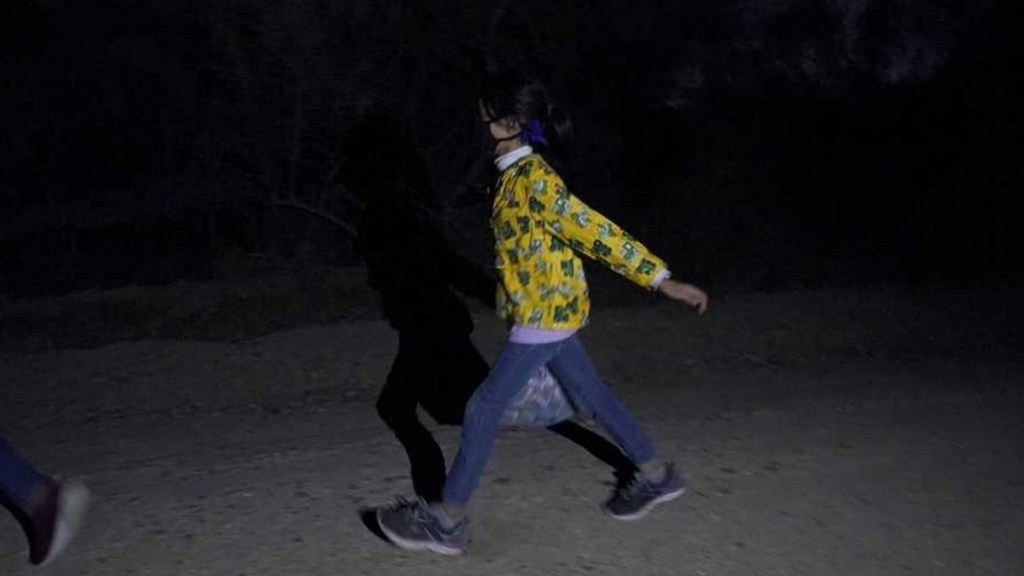 #POLICIALES | ENCUENTRAN DOS HERMANAS DE 9 Y 10 AÑOS CAMINANDO SOLAS A LA MADRUGADA CUMPLIENDO UN DESAFÍO DE&nbsp;TIKTOK