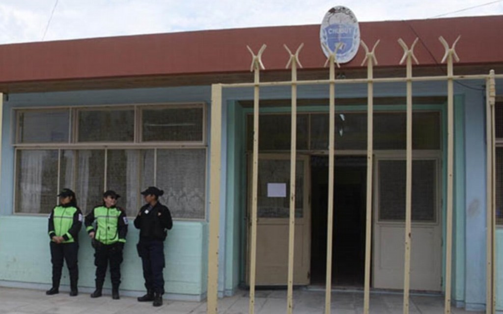 #INSÓLITO | DETUVIERON A MUJER QUE DIJO QUE ERA FISCAL DE MESA BORRACHA EN&nbsp;TRELEW