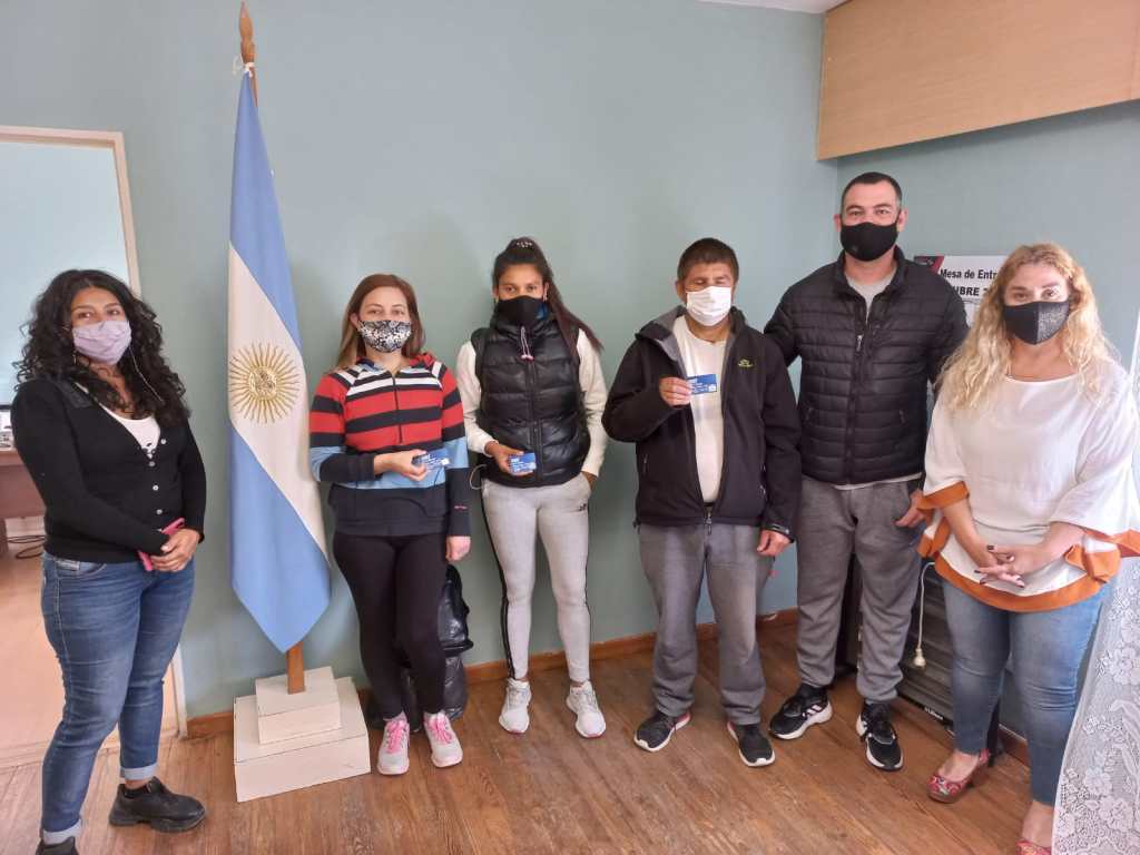 #RAWSON | LA MUNICIPALIDAD ENTREGÓ EXIMICIÓN DE IMPUESTOS Y TARJETAS&nbsp;SOCIALES