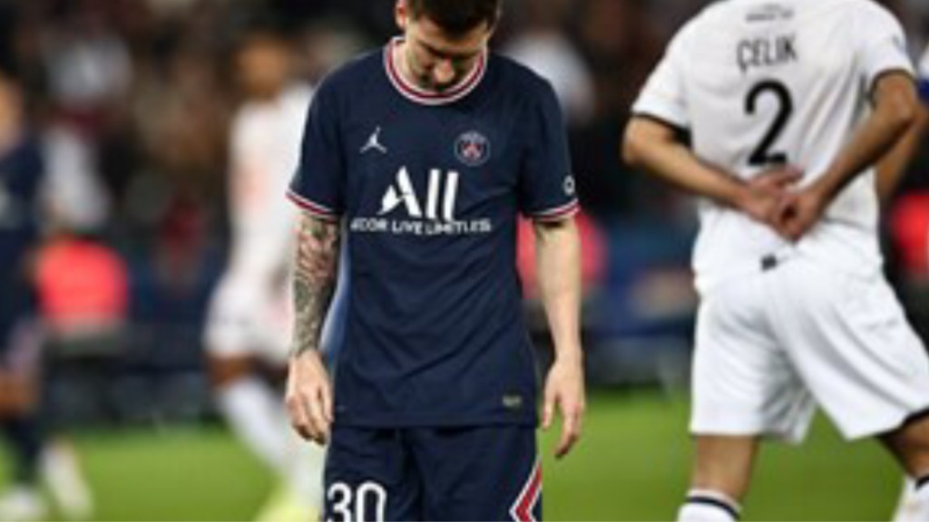 #PSG | REEMPLAZARON A MESSI POR ICARDI Y ENCENDIÓ LA ALARMA POR POSIBLE&nbsp;LESIÓN