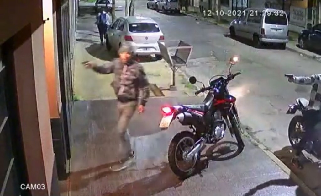 #POLICIALES | MOTOCHORROS MATAN DE DOS TIROS EN EL PECHO A UN&nbsp;POLICÍA