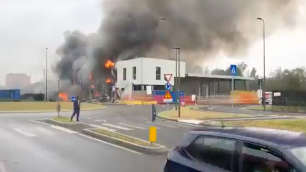 #ITALIA | 8 MUERTOS AL ESTRELLARSE UN AVIÓN CONTRA UN&nbsp;EDIFICIO