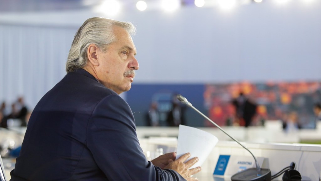 Alberto Fernández, Partido Justicialista, renuncia, Fabiola Yañez, violencia de género, política argentina, Unión por la Patria, elecciones PJ, crisis partidaria, liderazgo político, Juan Domingo Perón, Eva Perón, controversia, denuncia judicial, comunicación oficial