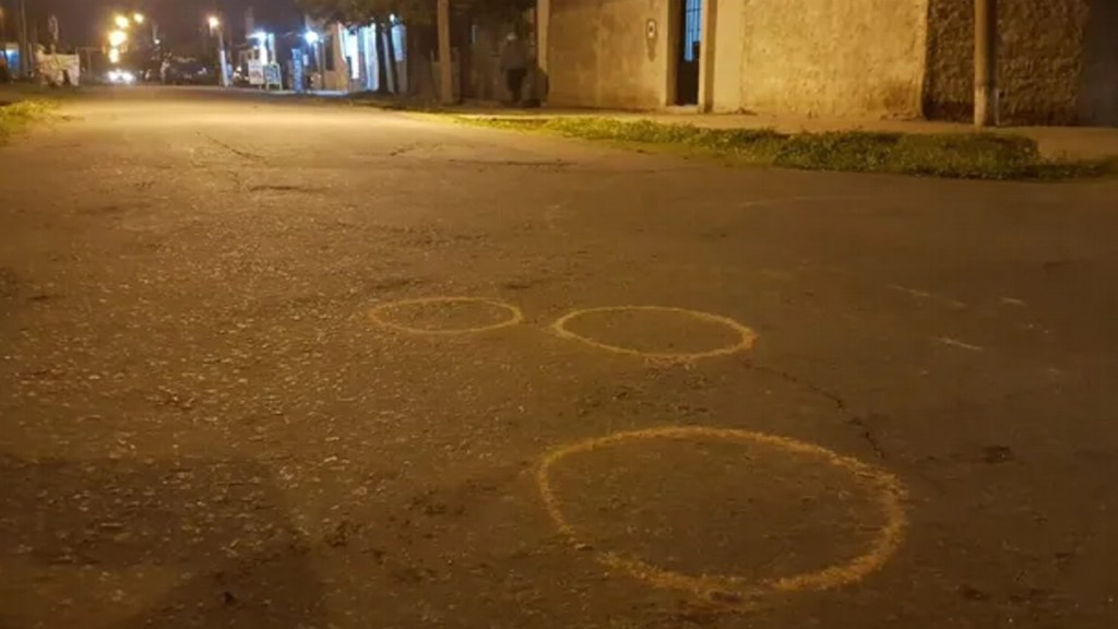 #POLICIALES | ASESINARON A UN JOVEN DE VARIOS DISPAROS LUEGO DE PERSEGUIRLO EN UNA&nbsp;MOTO