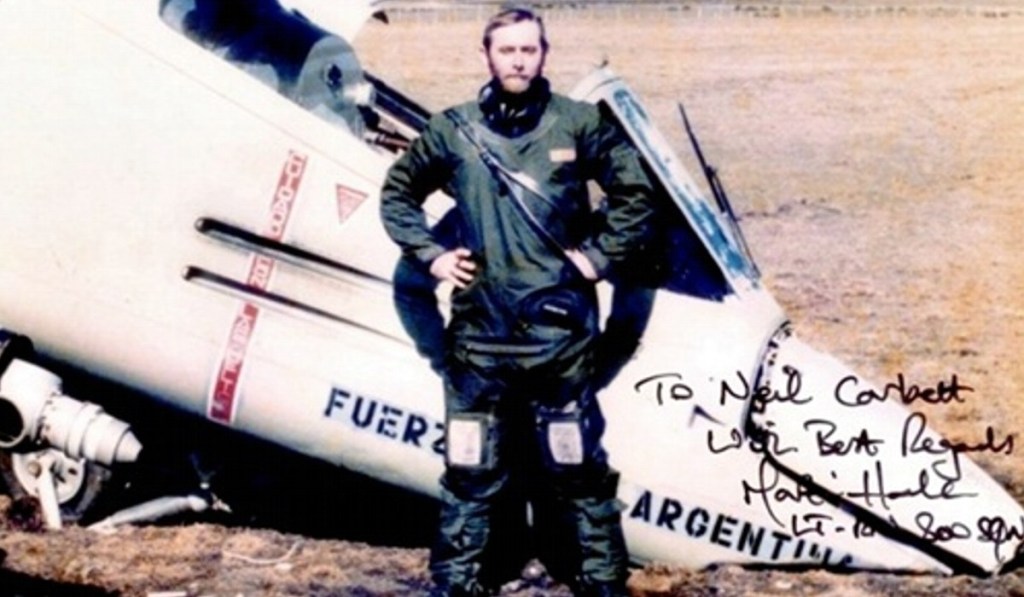 #PAÍS | SOLDADO BRITÁNICO DEVUELVE RESTOS DE UN AVIÓN DERRIBADO EN LA GUERRA DE&nbsp;MALVINAS