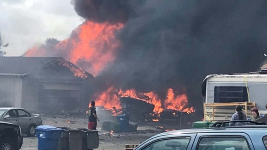 #TRAGEDIA | AL MENOS DOS MUERTOS AL CAER UNA AVIONETA SOBRE UN BARRIO EN SAN&nbsp;DIEGO