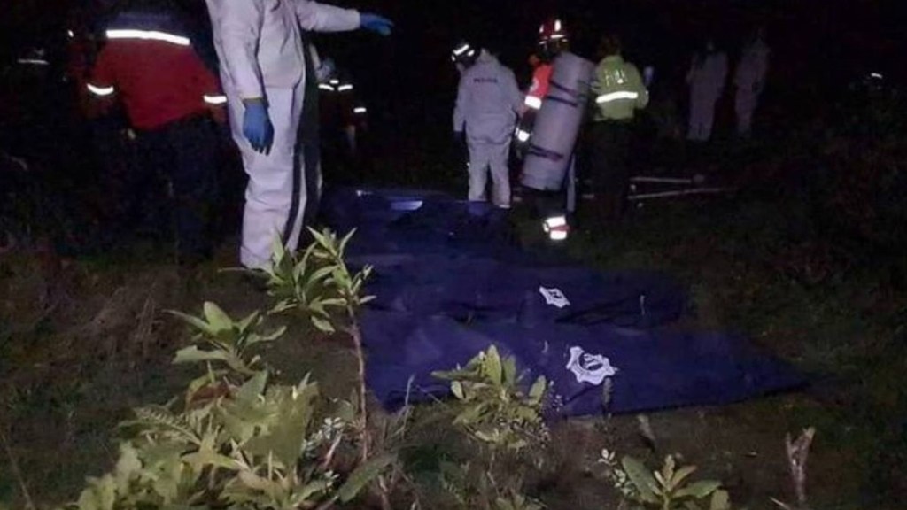 #TRAGEDIA | ONCE MUERTOS Y DOCE HERIDOS AL DESBARRANCARSE UN COLECTIVO Y CAER AL&nbsp;ABISMO