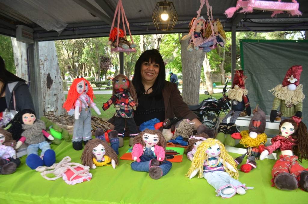 #TRELEW | EXITOSO COMIENZO DE LA FERIA DE ARTESANOS POR EL DÍA DE LA&nbsp;MADRE
