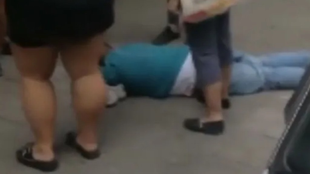 #INSÓLITO | VECINOS DETUVIERON A UN LADRÓN Y LA POLICÍA SE LO LLEVÓ CAMINANDO PORQUE NO TENÍAN&nbsp;PATRULLEROS