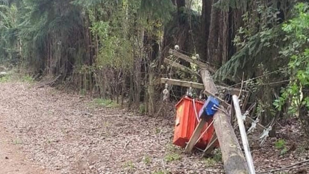 #CHUBUT | SE AVANZA EN LA REPARACIÓN DEL TENDIDO ELÉCTRICO EN LA&nbsp;CORDILLERA