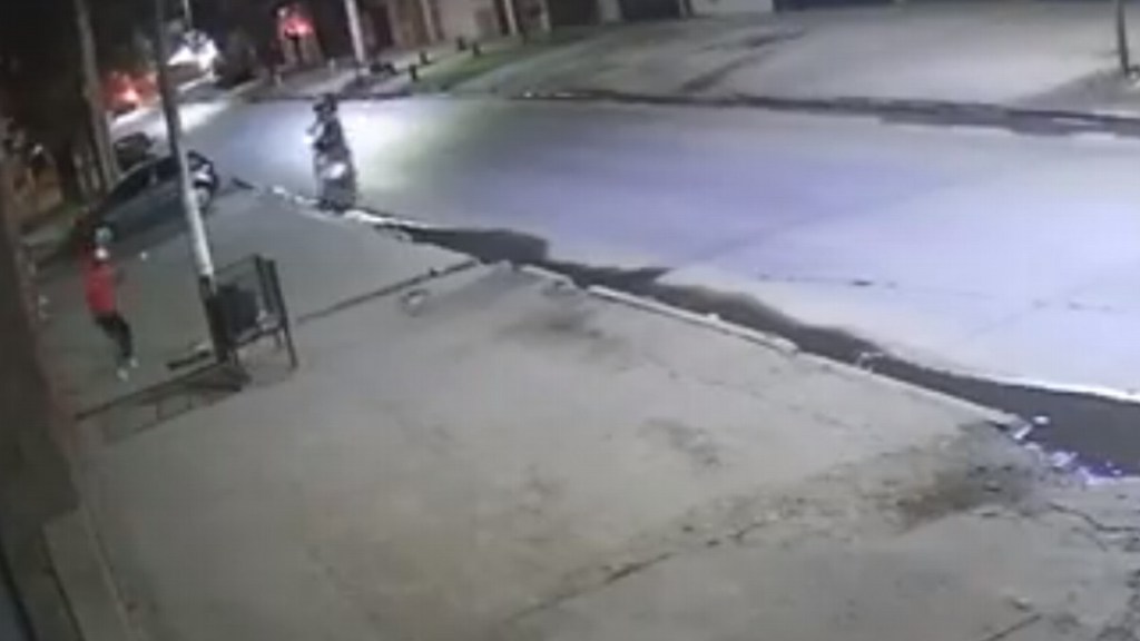 #POLICIALES | MOTOCHORROS MATARON A UN ADOLESCENTE DE UN BALAZO EN EL ESTÓMAGO PARA ROBARLE LA&nbsp;CAMPERA