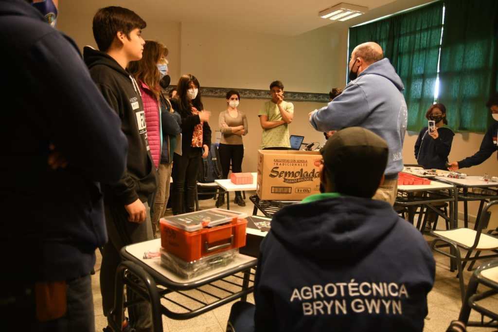 #CHUBUT | ENTREGARON ELEMENTOS DE ROBÓTICA A LA ESCUELA 733 DE&nbsp;GAIMAN