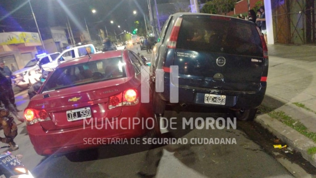 #POLICIALES | CINEMATOGRÁFICA PERSECUCIÓN, CHOQUE Y TIROTEO CON DOS DELINCUENTES DETENIDOS Y UNO&nbsp;PRÓFUGO