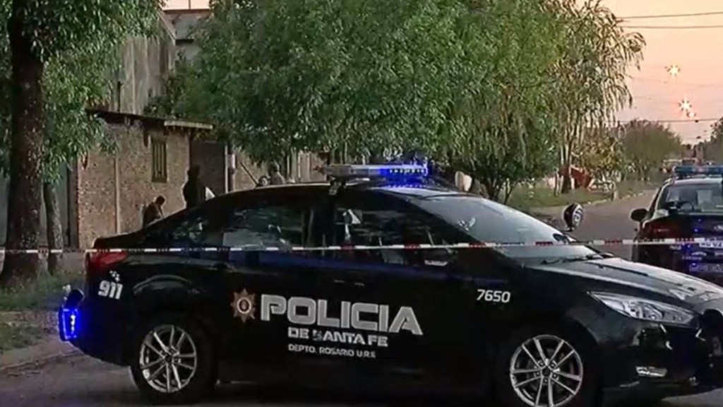 #POLICIALES | UN NIÑO DE 5 AÑOS, LA MADRE Y SU PAREJA HERIDOS AL SER ATACADOS A BALAZOS EN SU&nbsp;CASA