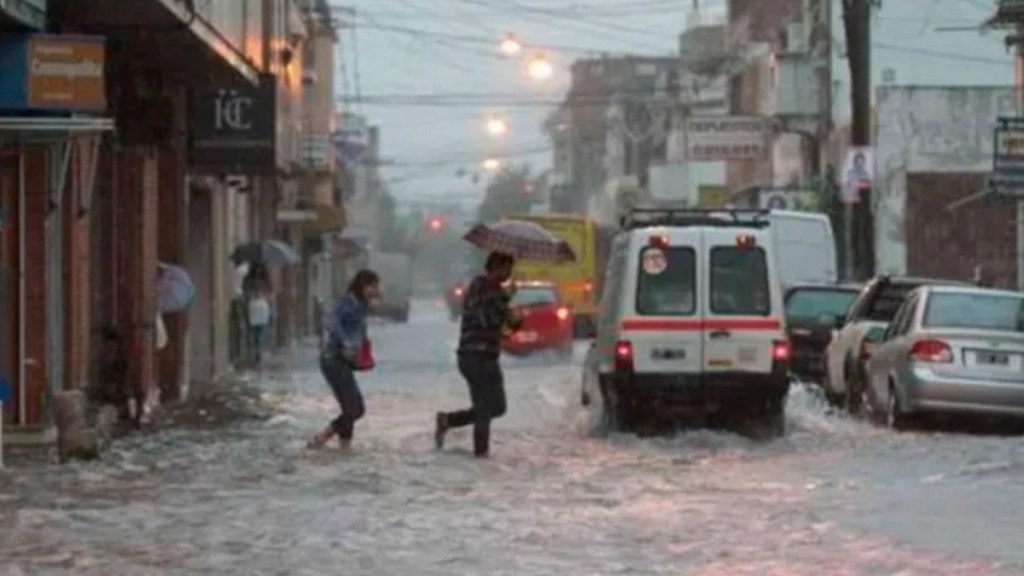 #PAÍS | TEMPORAL CON FUERTES VIENTOS Y DESCARGAS ELÉCTRICAS PROVOCA APAGÓN EN SANTA&nbsp;FE