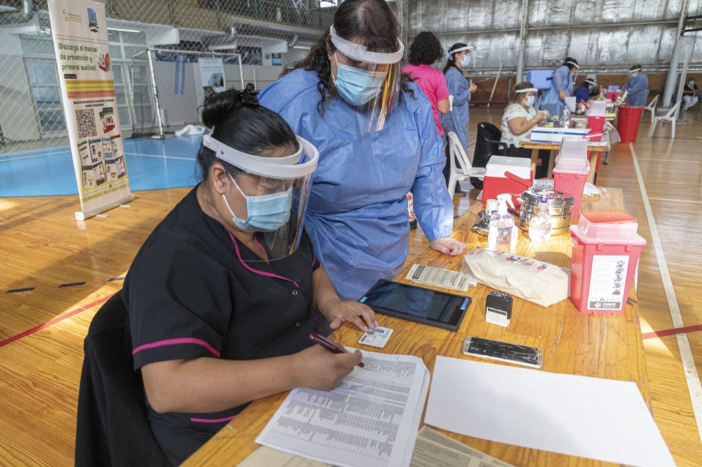 #SALUD | RELEVAN Y VACUNAN CONTRA EL COVID19 A PERSONAS EN SITUACIÓN DE&nbsp;CALLE