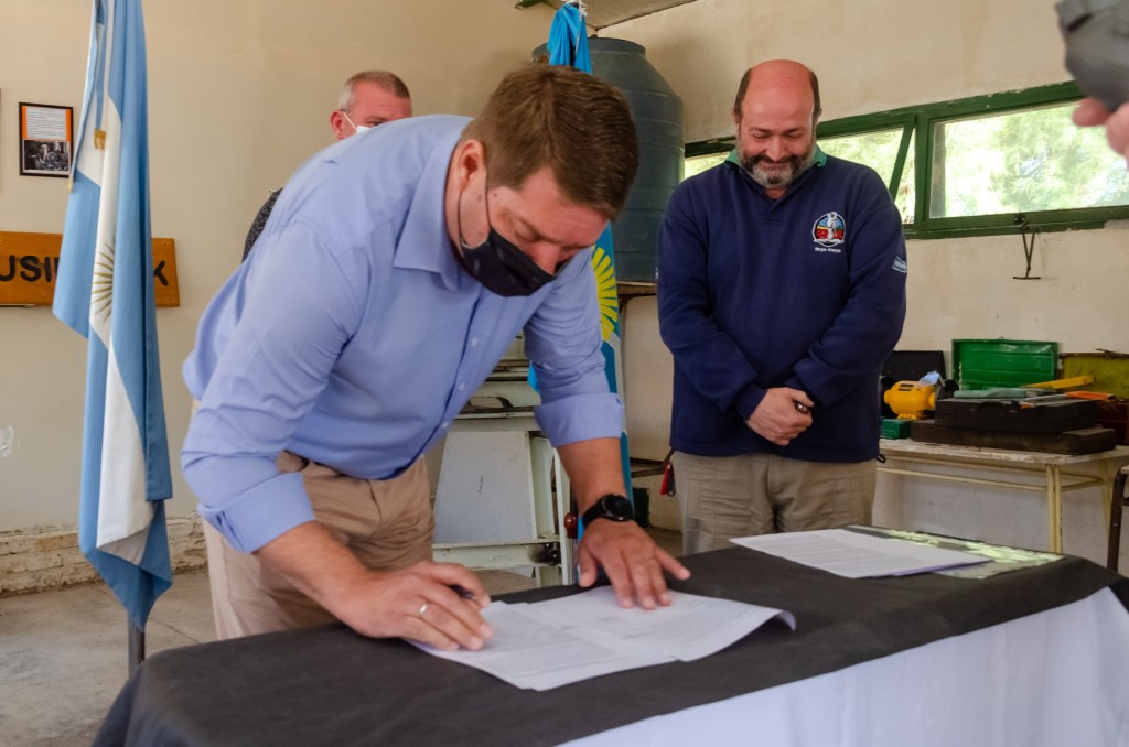 #RAWSON | CONVENIO CON LA ESCUELA AGROTÉCNICA  Y LA FLOTA&nbsp;AMARILLA