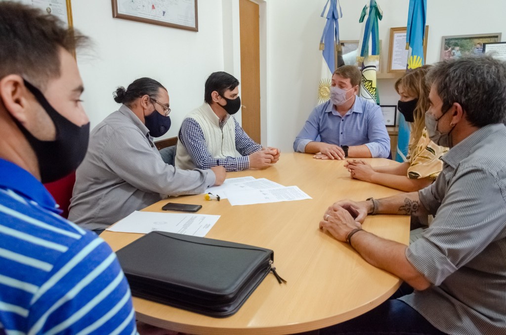 #RAWSON | EL MUNICIPIO FIRMÓ CONVENIO DE PASANTÍAS LABORALES DE ESTUDIANTES DEL CENTRO N°650 Y LA ESCUELA&nbsp;N°776