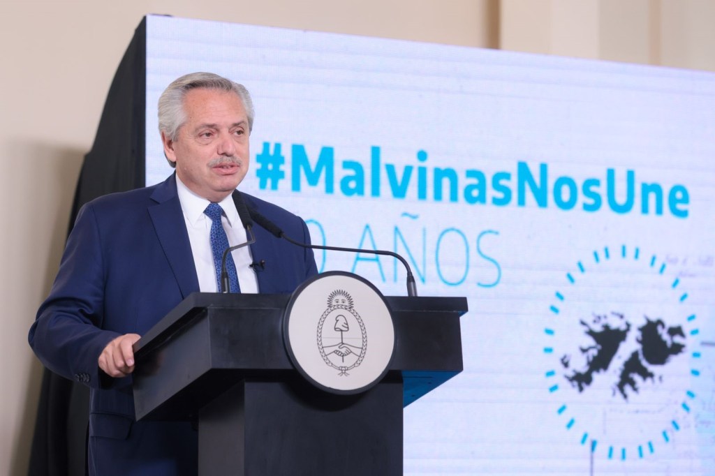 #MALVINAS | ALBERTO FERNÁNDEZ: «SER SOBERANOS HOY ES NO PEDIR PERMISO A NADIE PARA HACER UN PROGRAMA DE&nbsp;GOBIERNO»