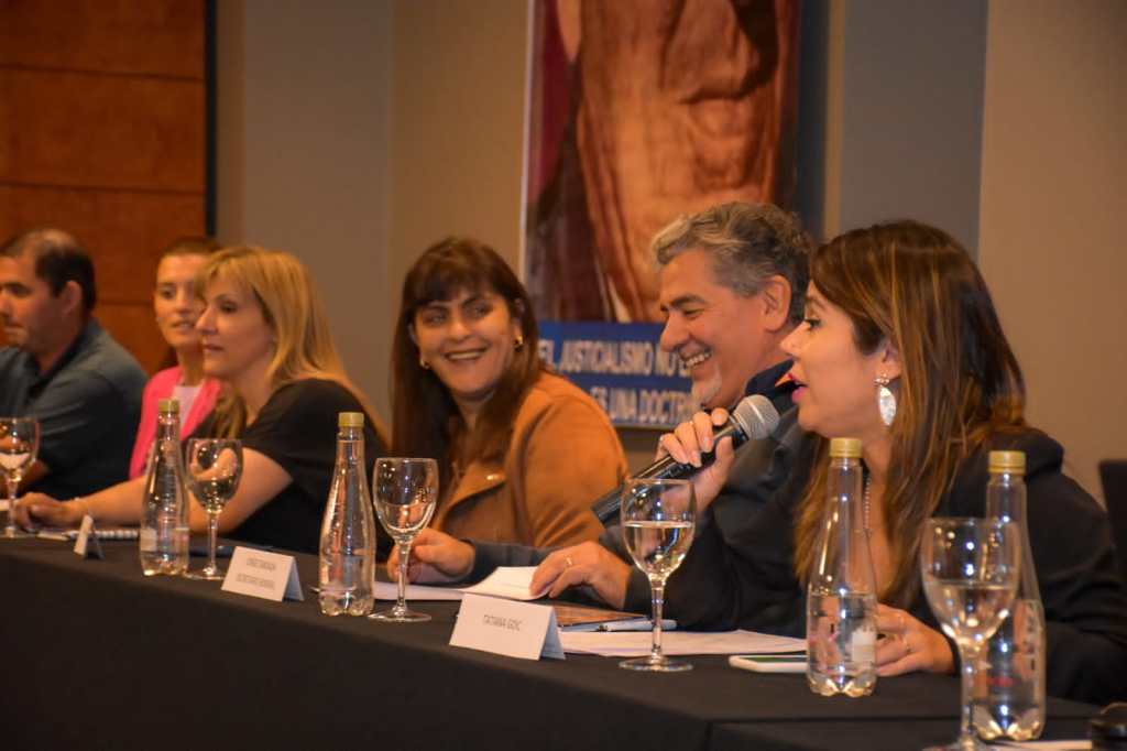 #CHUBUT | CAMIONEROS REALIZÓ UN ENCUENTRO POLÍTICO-SINDICAL CON LA PRESENCIA DE KARINA MOYANO, HIJA DE HUGO&nbsp;MOYANO