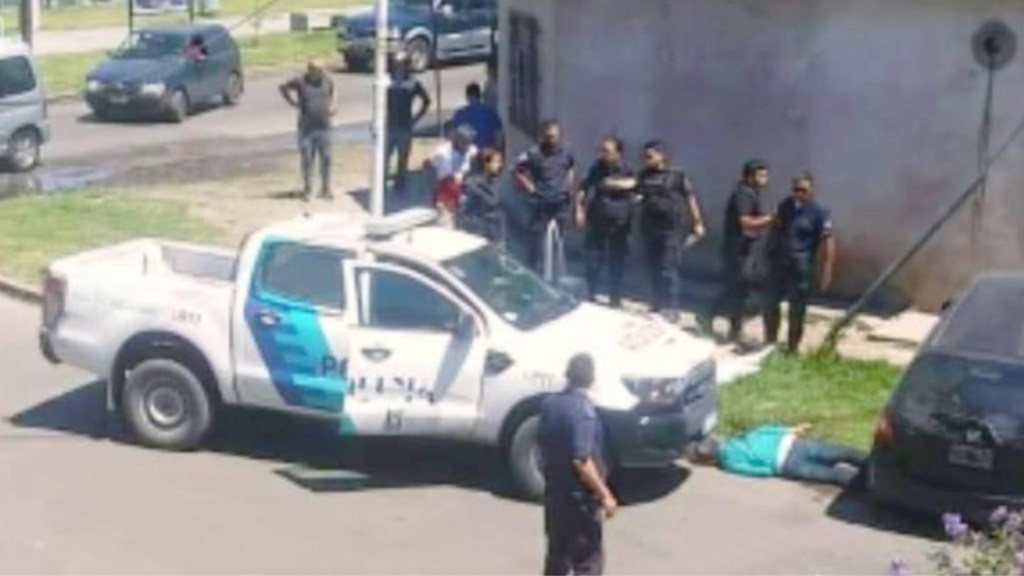 #POLICIALES | MATAN A BALAZOS A UN HOMBRE QUE HABÍA ROBADO UN AUTO LUEGO DE UNA PERSECUCIÓN Y TIROTEO CON LA&nbsp;POLICÍA